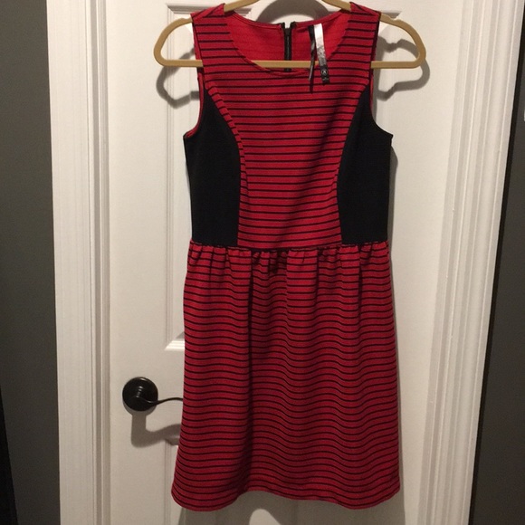 Kensie Dresses & Skirts - $5 in $25 bundle Kenzie red and black dress size S